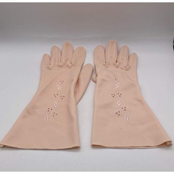 Vintage Pink Eyelet/Embroidered Nylon Stretch Ladies Gloves Size 7 USA - Picture 1 of 6